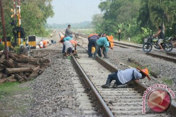 Pembantalan rel KA Makassar-Parepare ditunda hingga Oktober