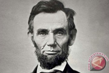 Selimut bernoda darah diuji demi DNA Abraham Lincoln