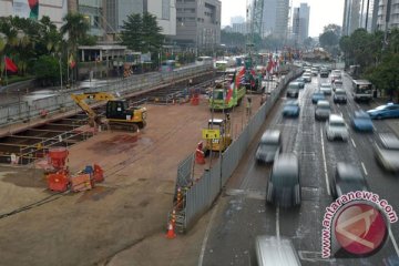 Jalur Transjakarta dialihkan terkait pengerjaan stasiun MRT Istora