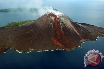 Gunung Anak Krakatau aktif level waspada