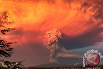 Gunung Calbuco meletus, Chile ungsikan ribuan orang