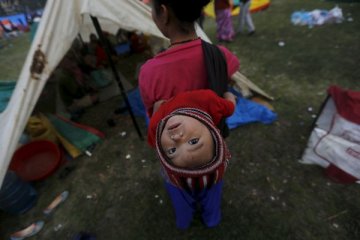 Khawatir wabah penyakit, warga Nepal pakai masker