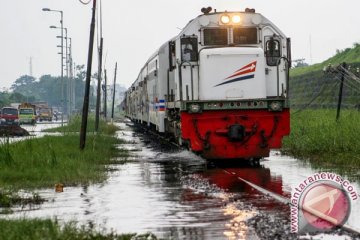 Banjir Mangkang Semarang ganggu perjalanan KA