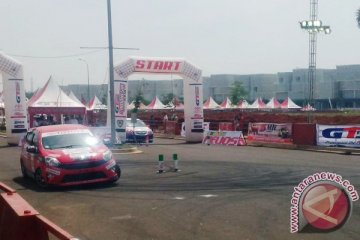 Toyota turunkan Agya-Etios pada Kejurnas Slalom