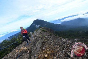 Kehabisan logistik, dua pendaki Gunung Gede dievakuasi