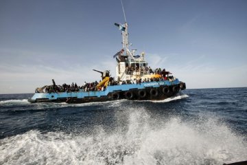 Penjaga pantai Libya hentikan 850 migran di laut