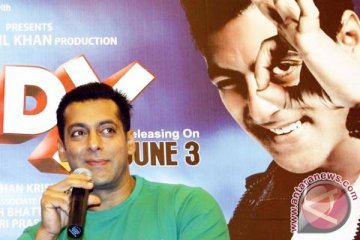 Bintang Bollywood Salman Khan dipenjara lima tahun karena tabrak lari