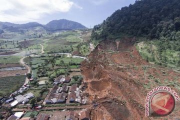 Enam orang meninggal tertimbun longsor di Padang Sidempuan