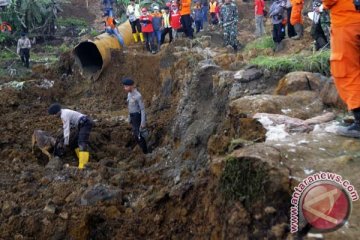 Empat korban longsor Pangalengan masih dicari