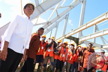 Presiden Jokowi: Studi kelayakan KA Papua sedang berjalan