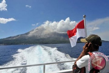 Guguran lava Gunung Karangetang menjangkau empat kali