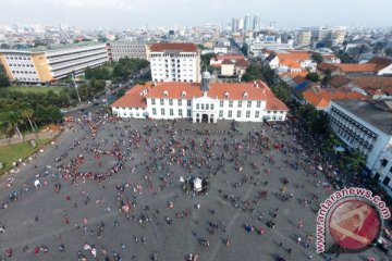 Ribuan pengunjung padati kawasan Kota Tua Jakarta