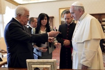 Paus Fransiskus angkat dua biarawati Palestina menjadi Santo