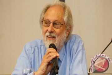 David Puttnam produseri film tentang aktivis Greenpeace