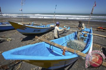 Pantai Depok penuh sampah, ini yang dilakukan nelayan