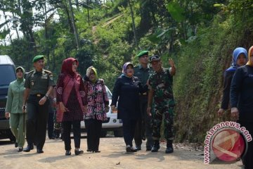 Tinjau Lokasi Pembangunan Jalan