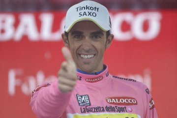 Contador dan Nadal lelang memorabilia untuk perangi corona