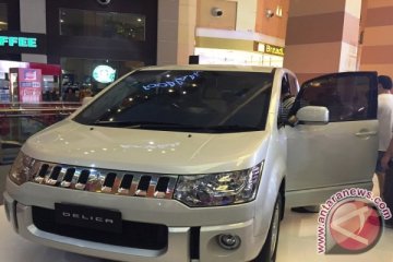 Mitsubishi Delica hibur 150 keluarga di Kelapa Gading