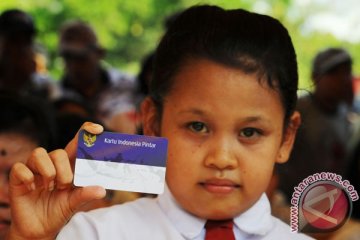 Presiden bagikan kartu sakti di Kabupaten Batam
