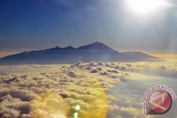  RINJANI DARI KETINGGIAN