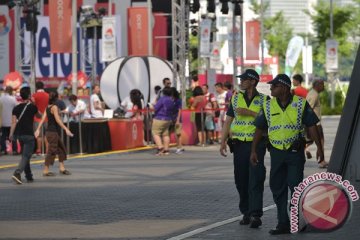 Menikmati ketatnya keamanan kawasan Singapore Sport Hub