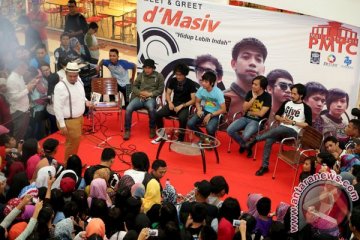 Grup band d`Masiv hibur warga Kediri