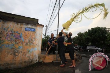 Selvi-Gibran siraman dengan air tujuh sumber