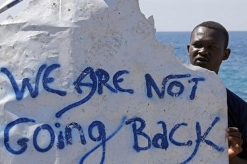 Sekelompok migran bakar tempat penampungan di Lampedusa