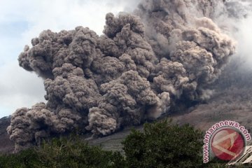 Debu vulkanik Gunung Sinabung sampai Medan pagi ini