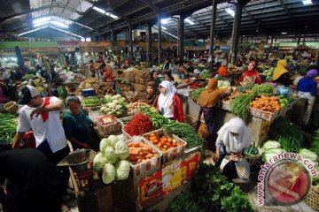 Irman-Gobel imbau masyarakat belanja ke pasar tradisional