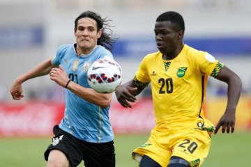 Cavani antar Uruguay tundukkan Paraguay 4-0