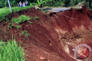 Enam warga padangsidempuan tewas tertimbun longsor