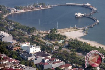 Ahok sapa warga kota Jakarta di Dermaga Ancol