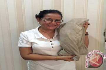 Miryam S Haryani dan bantal usia 40 tahun