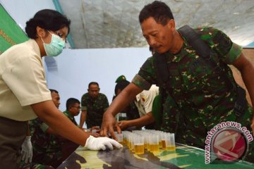 Anggota Denpom 24/4 Palembang perangi narkoba dengan tes urine