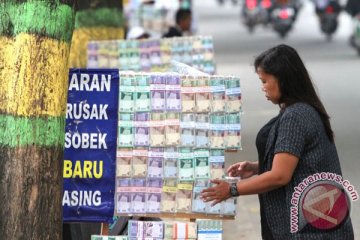 MUI Padang nyatakan jasa penukaran uang di pinggir jalan hukumnya haram