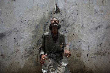 Gelombang panas mendera Karachi, Pakistan
