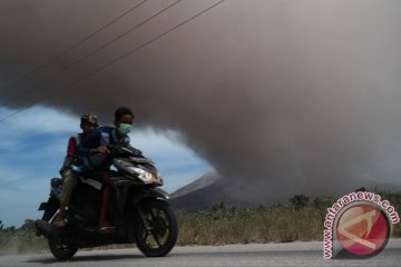 BNPB: Gunung Sinabung meletus disertai awan panas