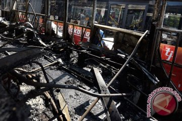 Transjakarta bekukan sementara izin JTM setelah bus terbakar