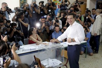 Kepala oposisi  konservatif Yunani mundur