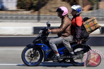 Pemudik bersepeda motor di Bekasi makin banyak