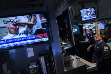 Saham Wall Street melemah ditengah keputusan ECB dan data ekonomi