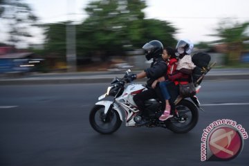 Jangan bawa anak kecil mudik dengan sepeda motor