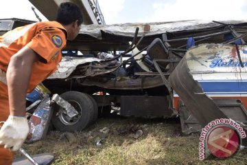 Bus Rukun Sayur  kecelakaan di Tol Palikanci