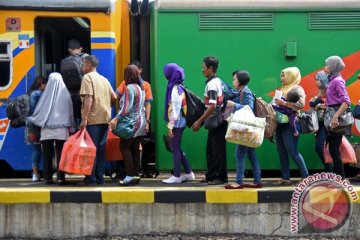 Kereta dari Surabaya angkut 32 ribu penumpang per hari selama libur