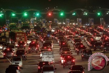 Siapkan uang pas untuk perlancar antrean bayar tol