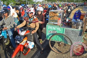 Pemudik kembalikan kebugaran dengan berolahraga