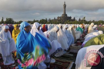 Tradisi "ngejot" di Bali saat Idul Fitri