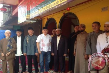 Patrialis Akbar jadi khotib masjid Lautze