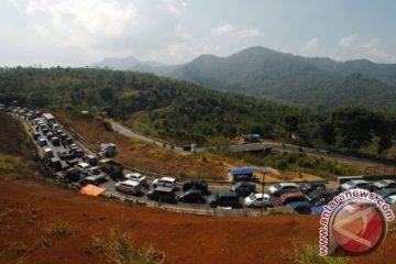 Penyempitan jalur Limbangan penyebab kemacetan jalur selatan Jabar